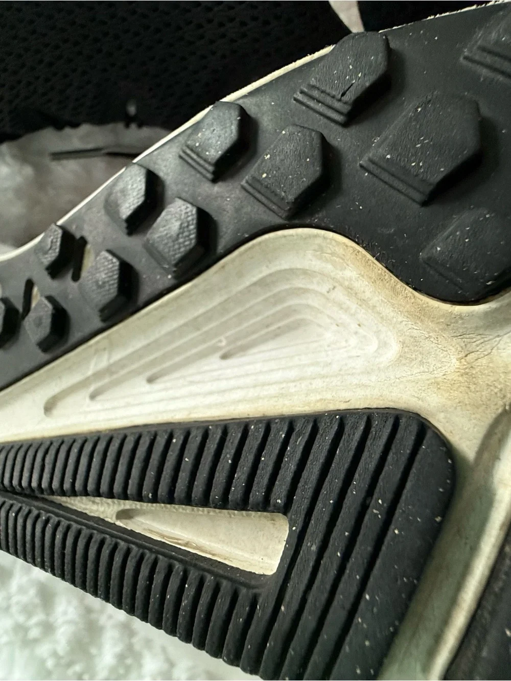 Nike Downshifter 10 Running Shoes | Men’s Size 9.5 | Black/White | Worn Once